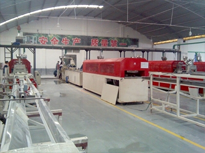 管（guǎn）材生產（chǎn）線安（ān）裝現場